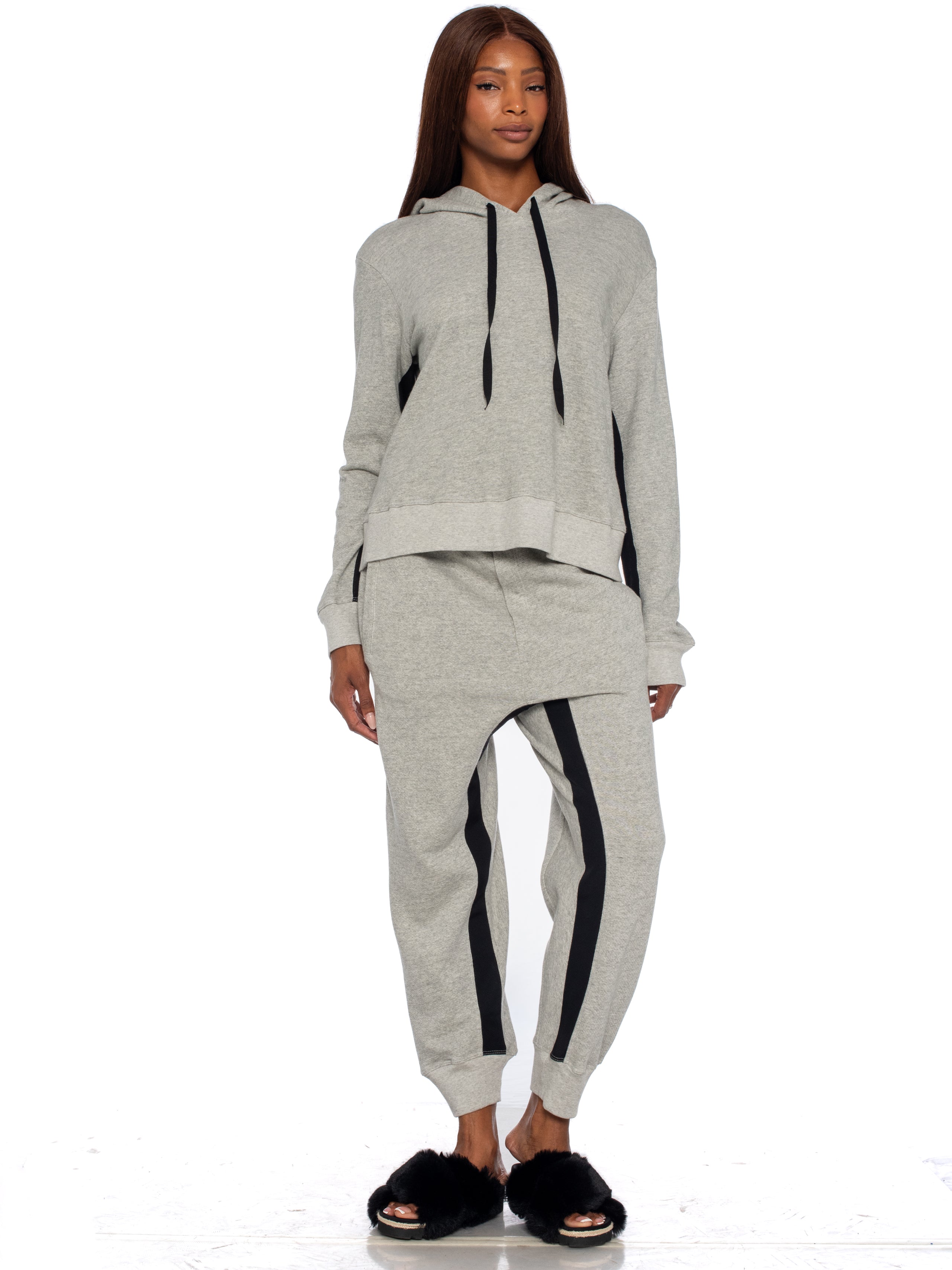 grey sweatshirt#color_grey-heather