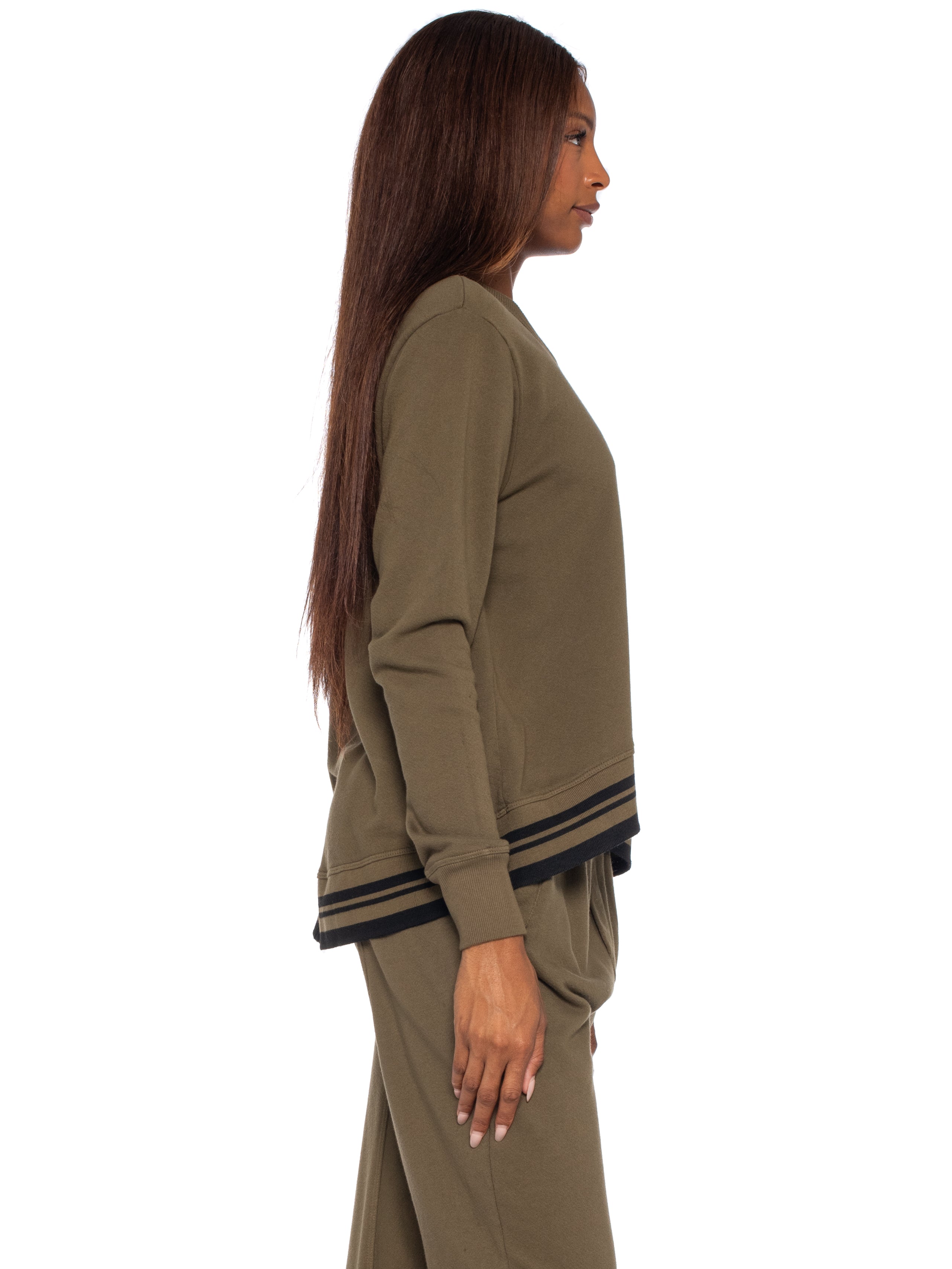 green sweatshirt#color_olive