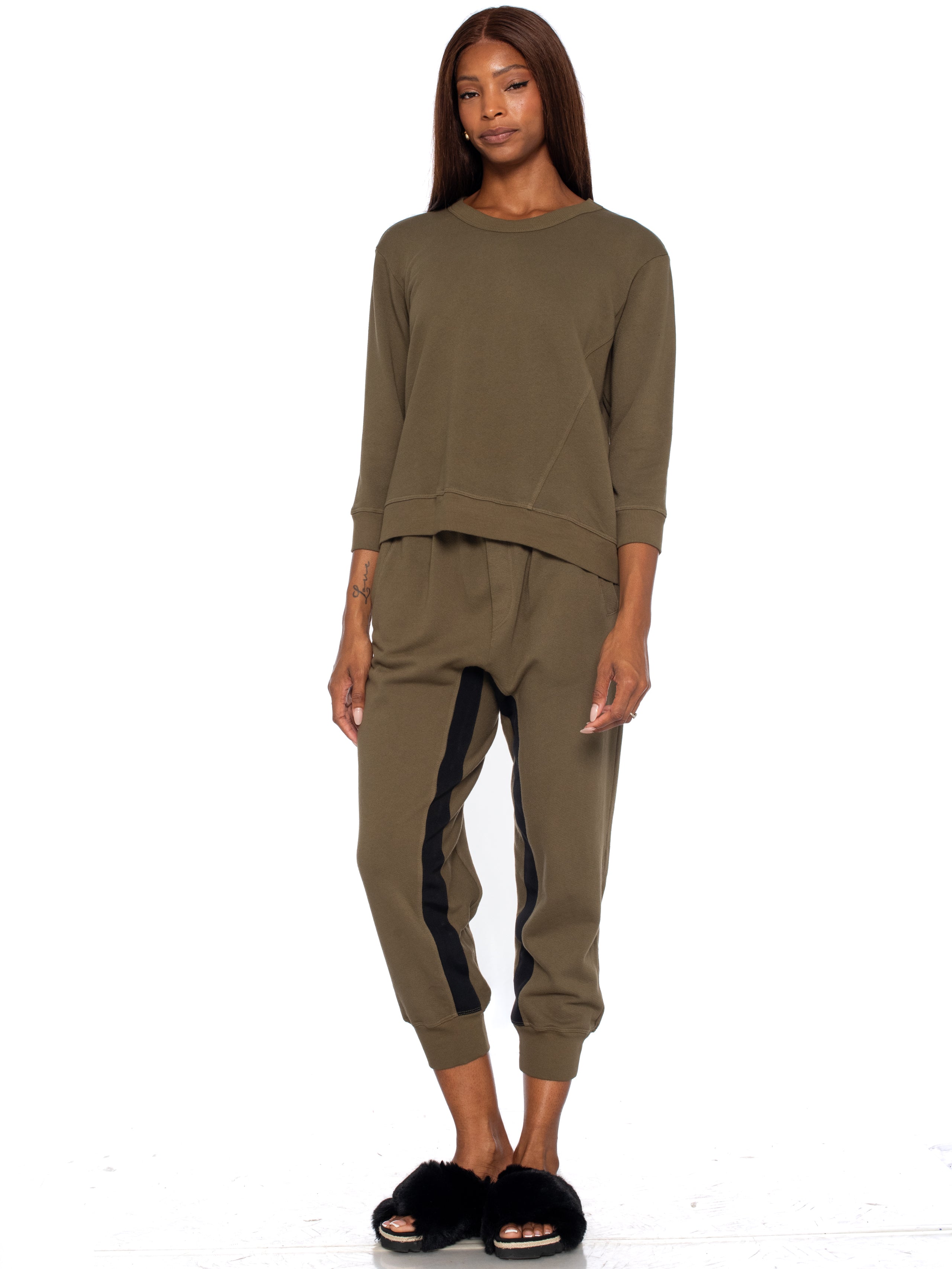 green sweatshirt#color_olive