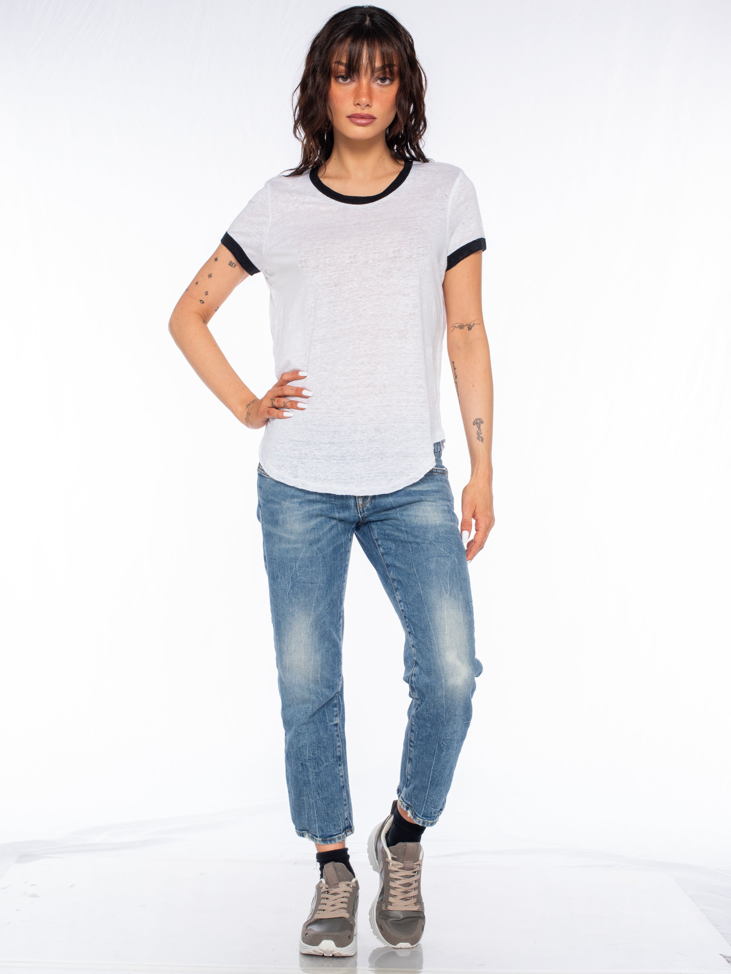 white top#color_white-black