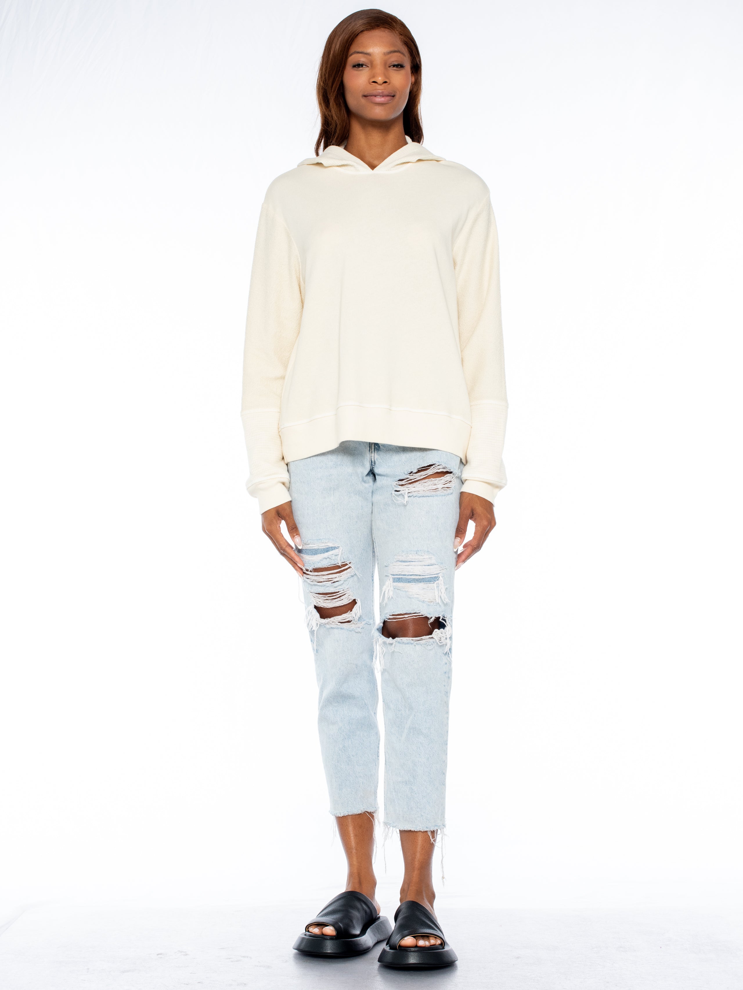 white sweatshirt#color_snow