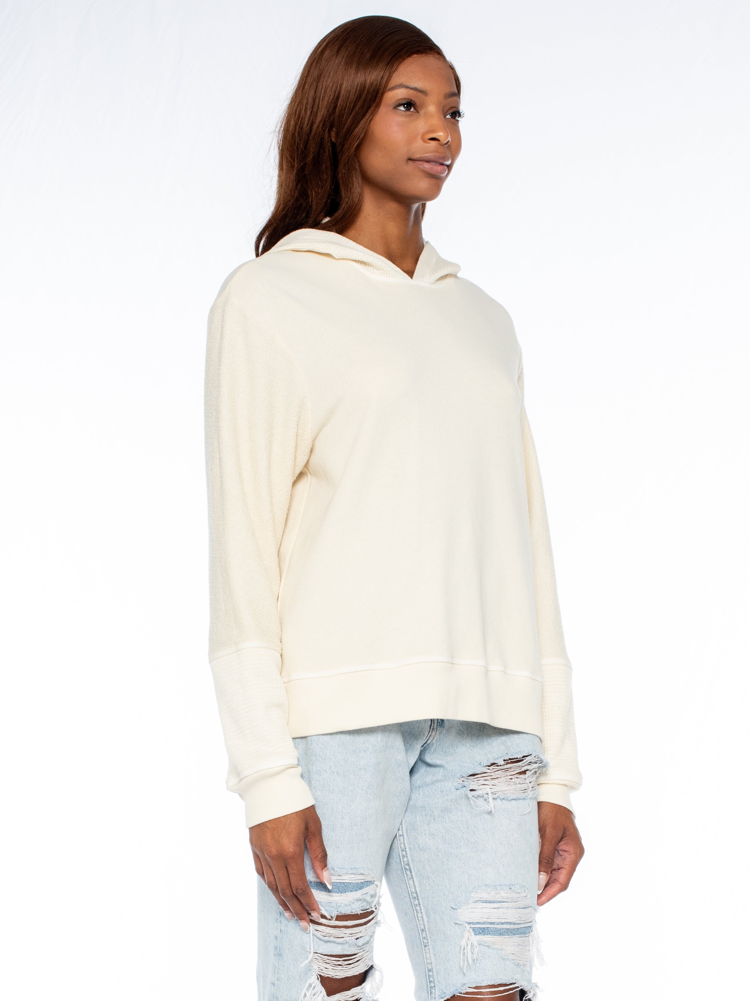 white sweatshirt#color_snow