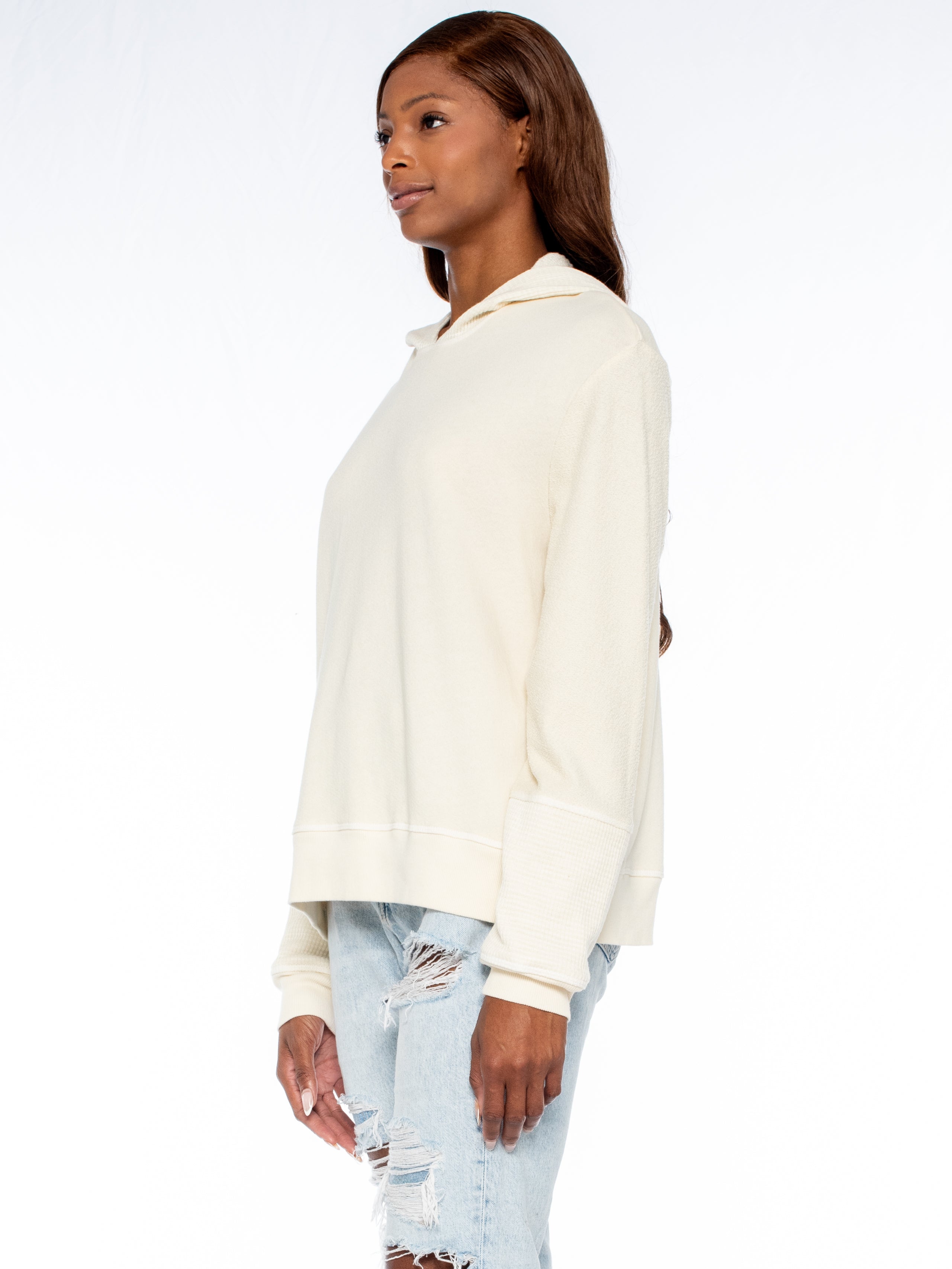 white sweatshirt#color_snow