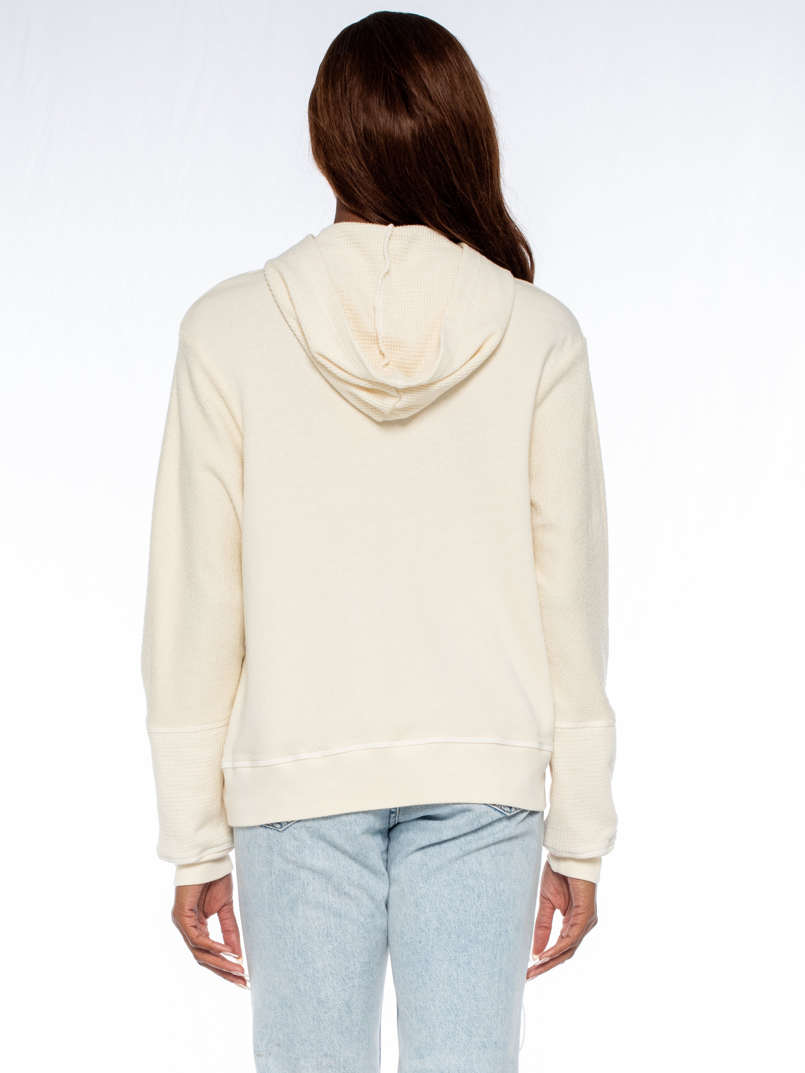 white sweatshirt#color_snow