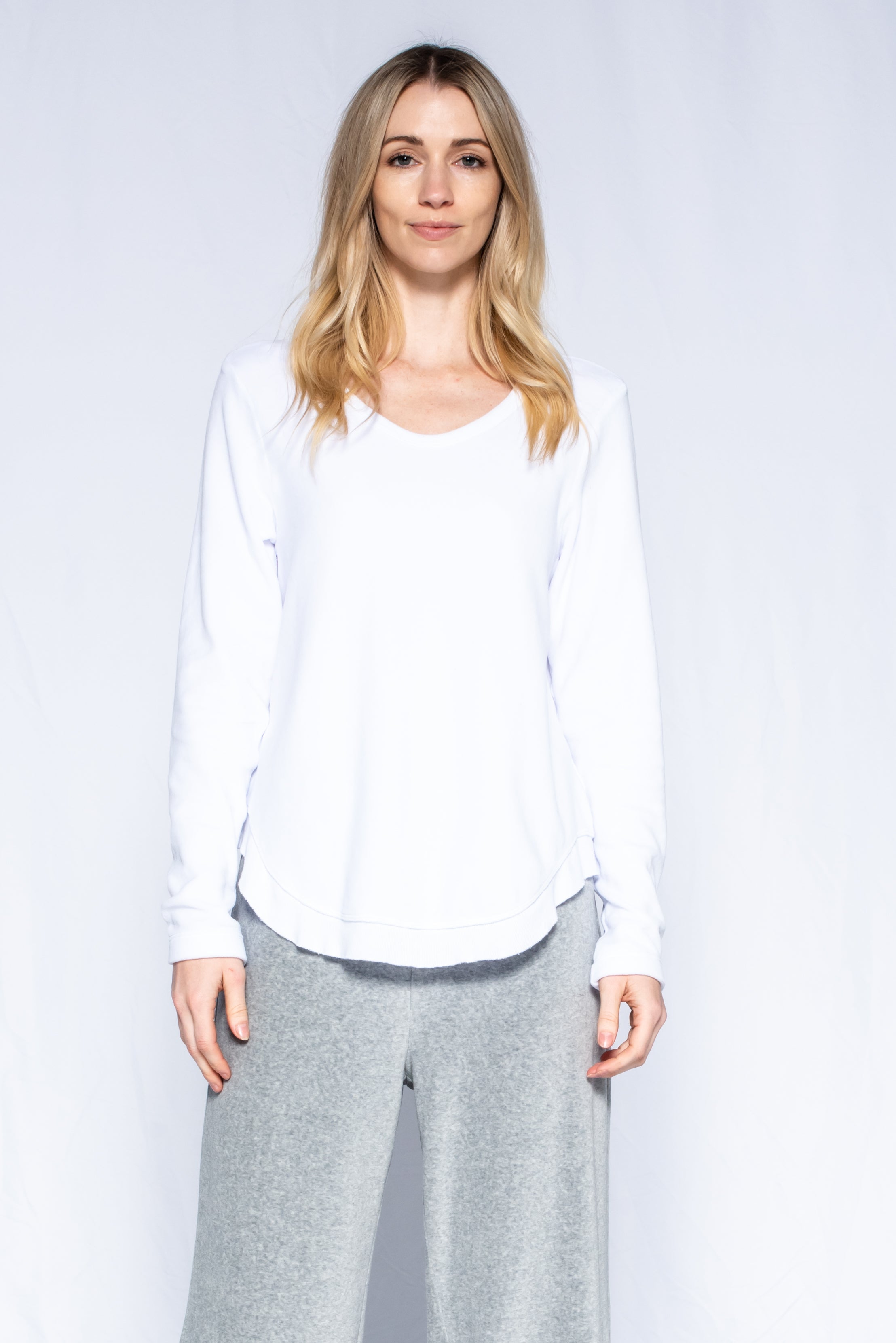 white sweatshirt#color_white