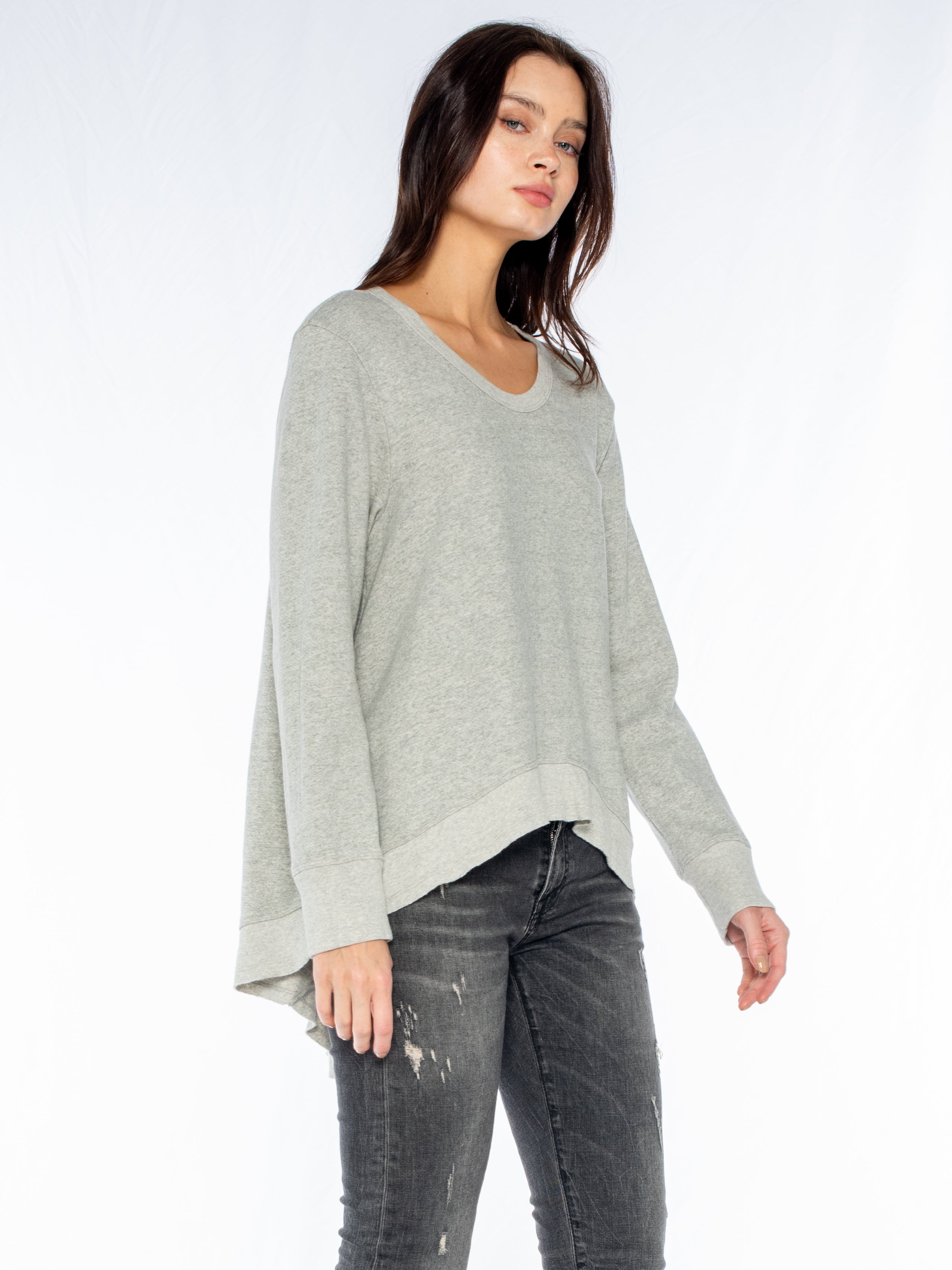 grey sweatshirt#color_grey-heather