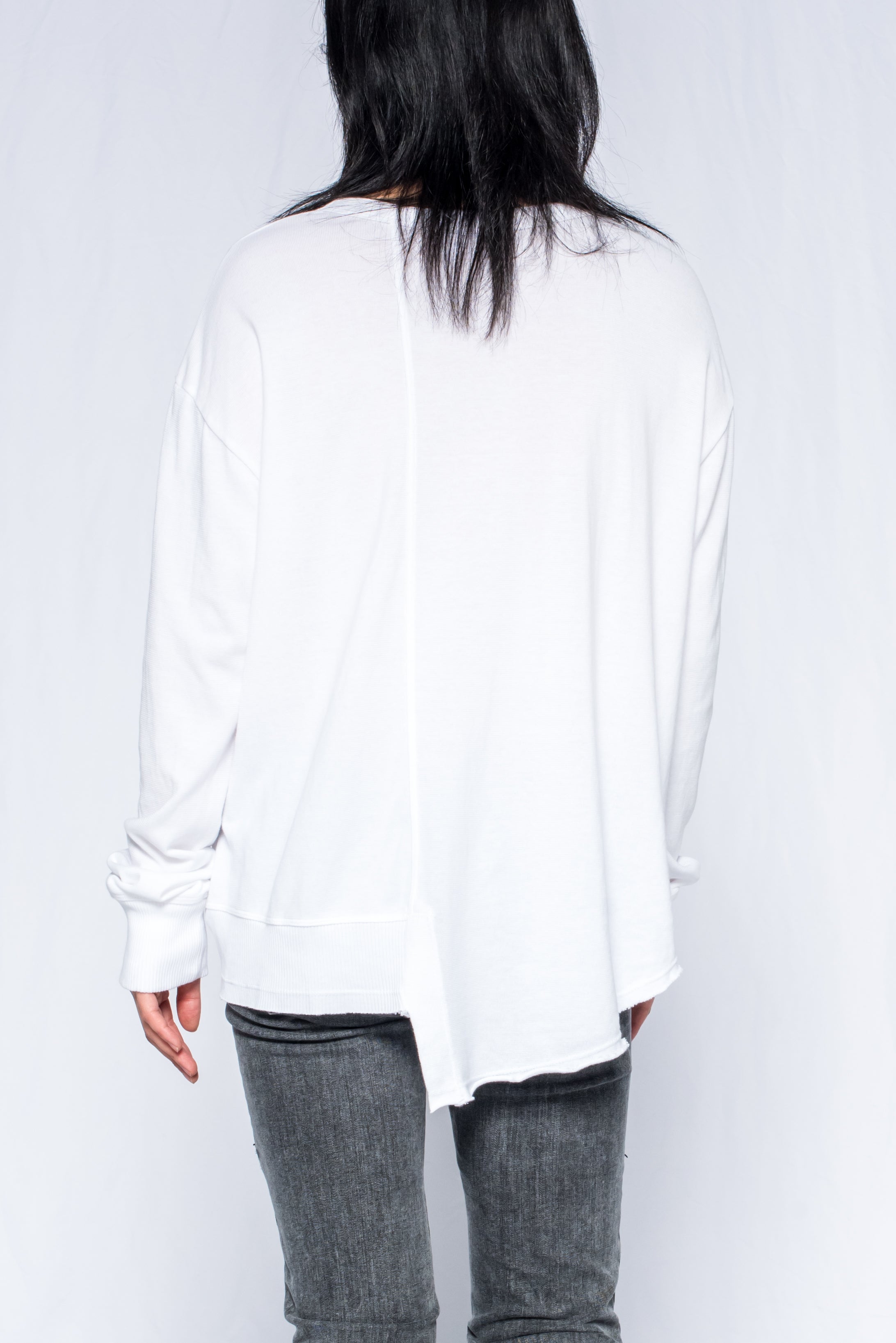 white sweatshirt#color_white
