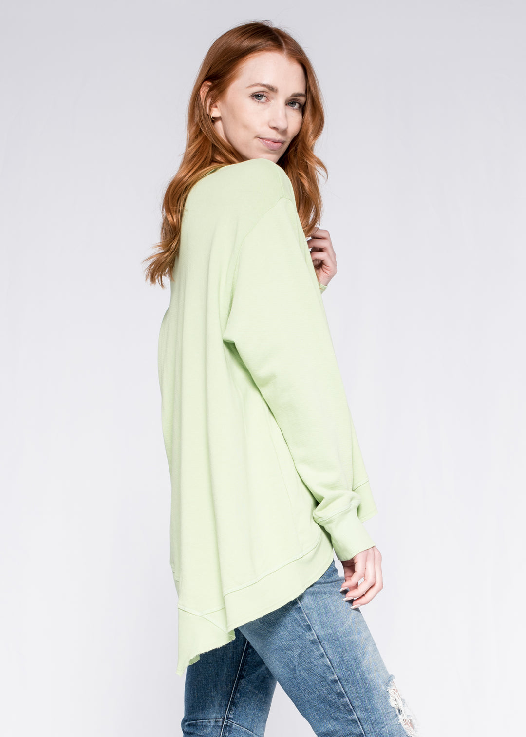 green sweatshirt#color_green-apple