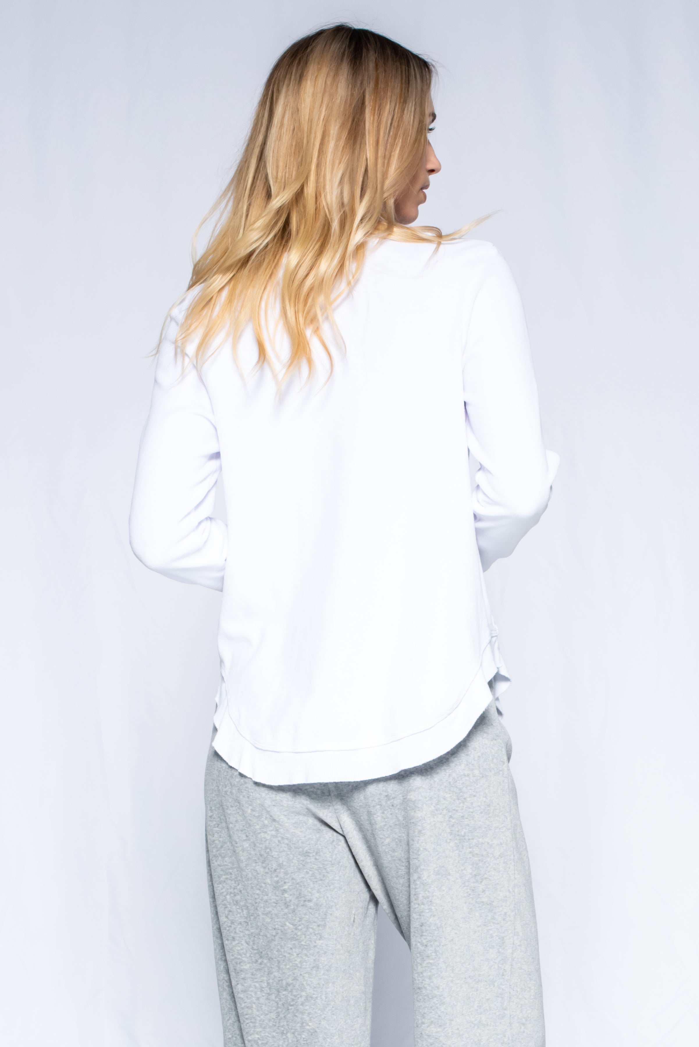 white sweatshirt#color_white